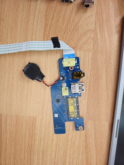 Лаптоп за части Medion E17201