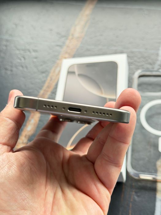 iPhone 16 Pro Max Natural Titanium, 256 GB, Excelent, bonus