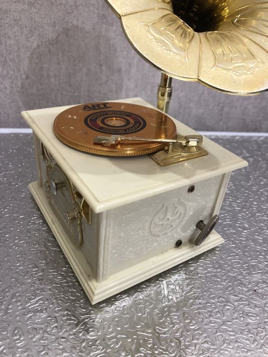 Граммофон механический