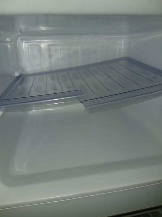 Хладилник с малък хризер Sharp