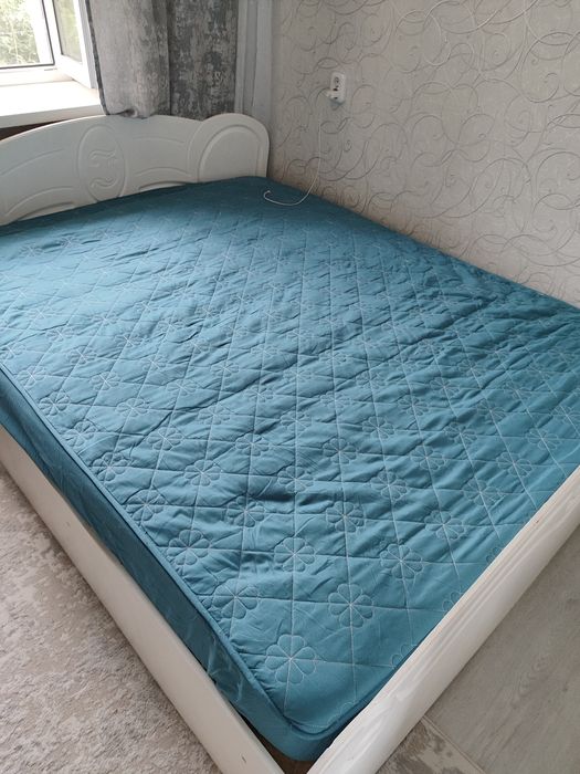 Продам марас, наматрасник вместе.