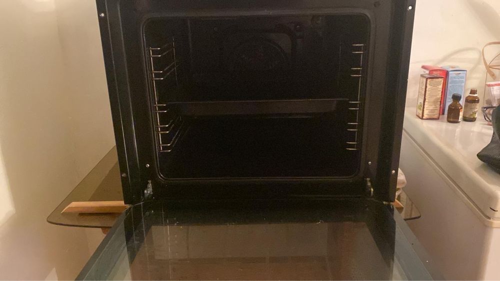 Продам электрическую духовку