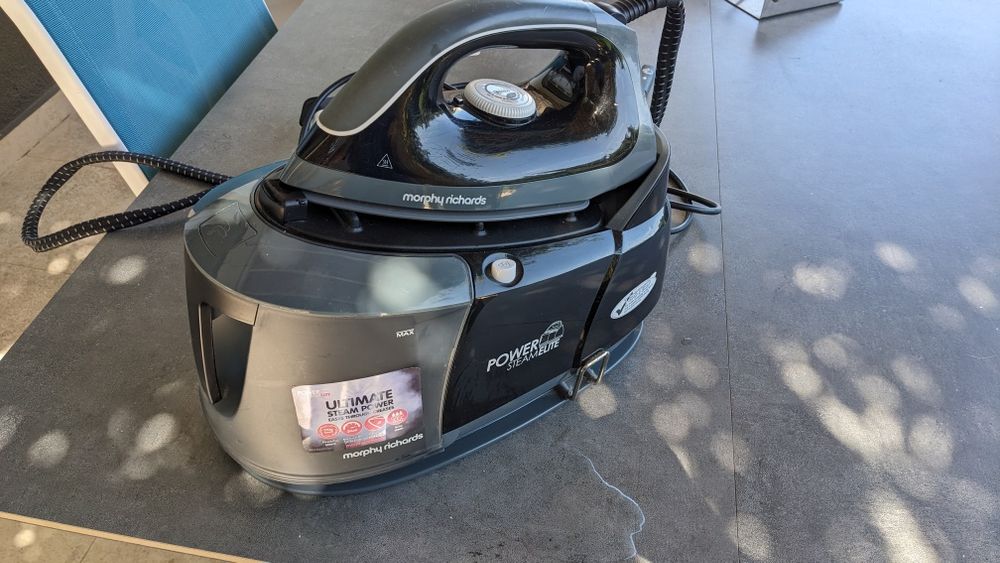 statie de calcat cu aburi Morphy Richards