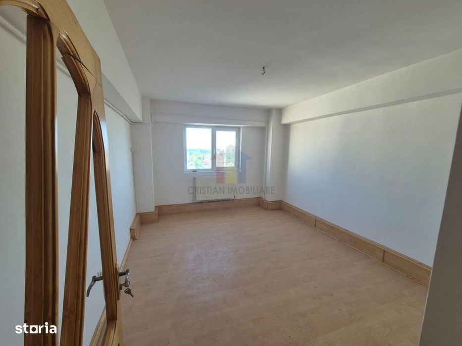 LIBER! 4 camere transformat in 3 camere, bloc cu lift, decomandat, Bar — fotografia 3