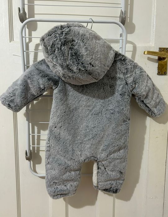 Пухкав бебешки космонавт