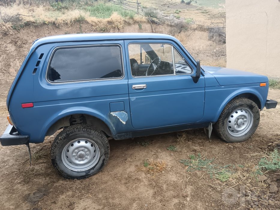 Niva 2121 sotiladi