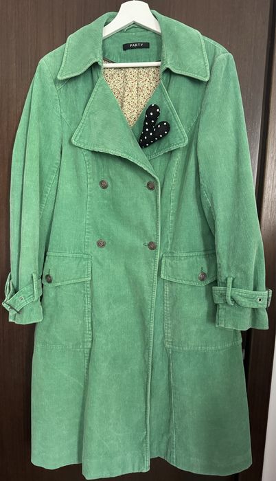 Чуден тренч намален от кадифе за дама около Л размер