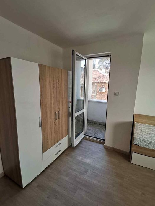 Дава се под наем Тристаен апартамент в Пловдив, Център - 130 кв.м за 590 € - Снимка #9