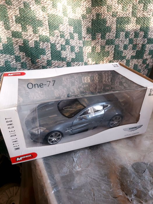 Macheta Aston Martin 1:18