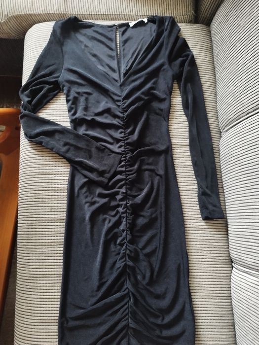 Тясна черна рокля