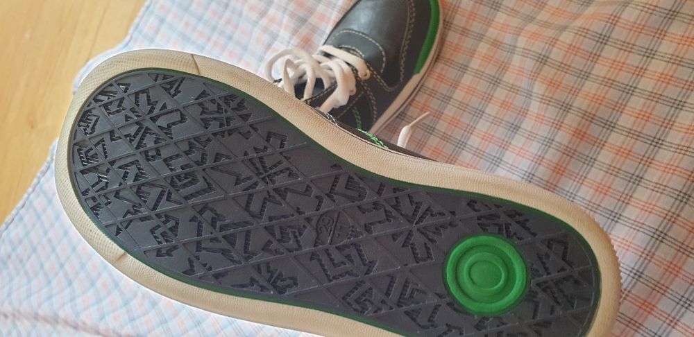 Нови спортни обувки