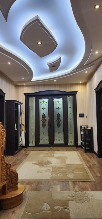 Охунбобоевда 6 соток ер майдонида жойлашган тайёр уй сотилади