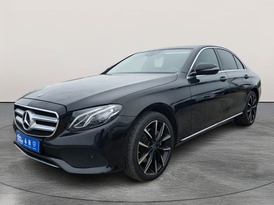 Mercedes-Benz E Mercedes Benz E 220D 4MATIC ( 4x4 )