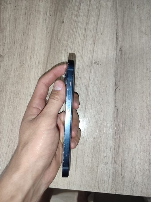 продам 13 айфон 128гб