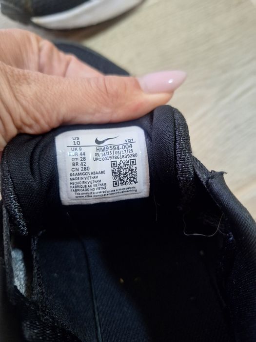 Маратонки  Nike в черно