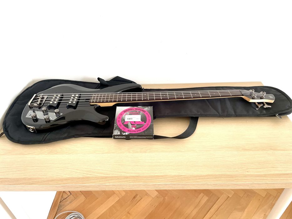 Yamaha TRBX304 Black + Fender калъф + нов комплект D’Addario струни