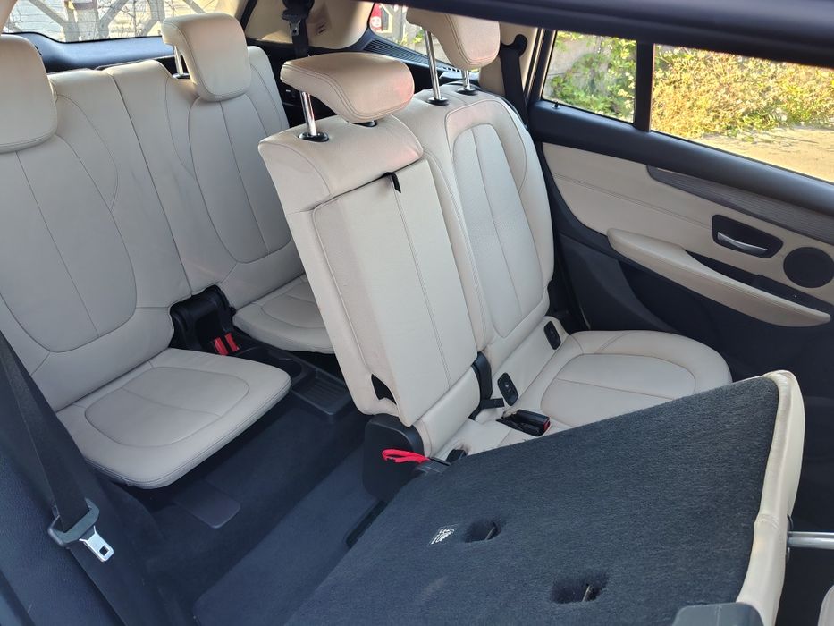 BMW seria 2 , automat , piele alba , 7 locuri , navigație , xenon , Line assist , Euro 6 , motor B47 ,190 cp