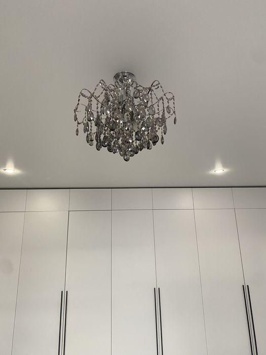 Продам люстру с лампочками