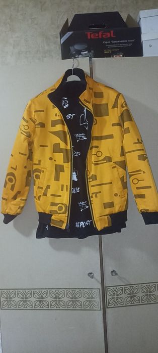 Куртка продается на подростка