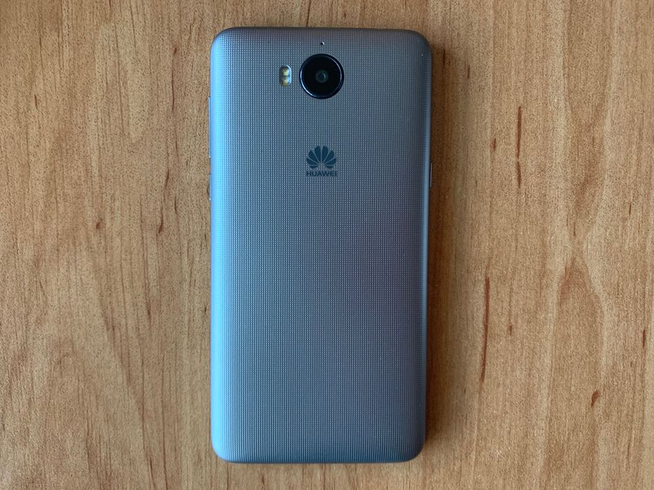 Телефон Huawei Y6 2017