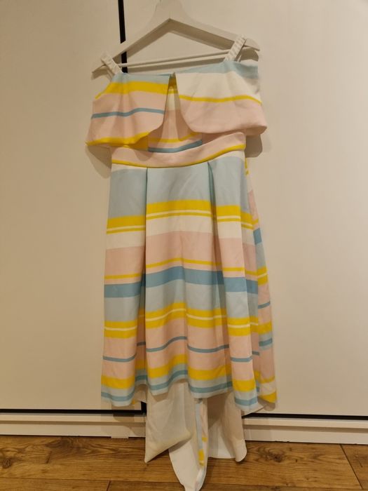 Rochie asimetrica, potrivita pentru femei insarcinate