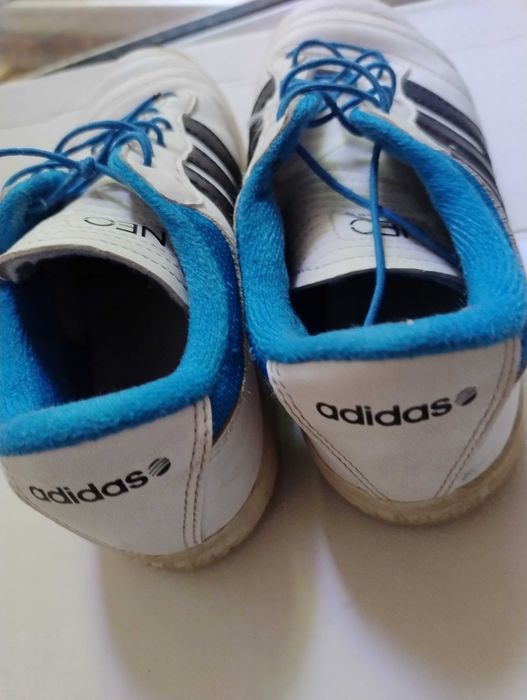 Обувки номер 30, стелка 18 см - два броя за 30 лв