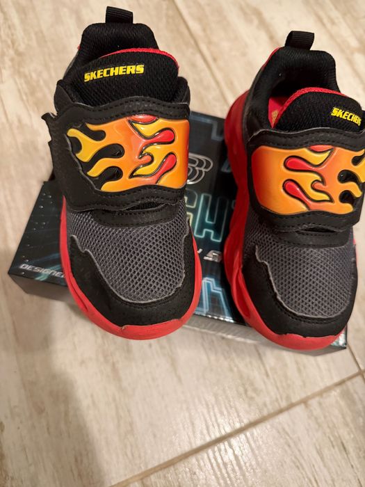 Adidasi skechers cu luminite