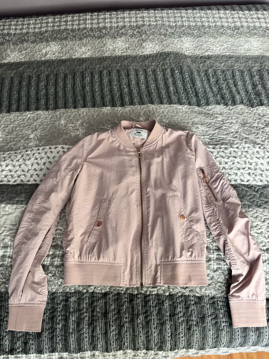 Яке в цвят пепел от рози