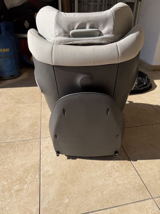 Scaun auto pentru copii Cybex Sirona, cu bază rotativă și picior de sprijin