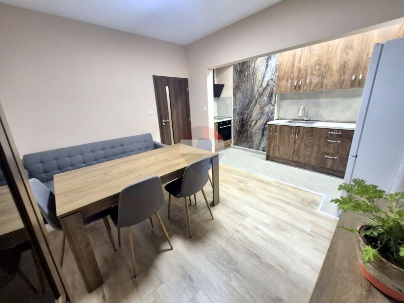 Дава се под наем Тристаен апартамент в Варна, Общината - 78 кв.м за 850 € - Снимка #1