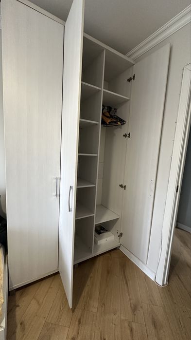 Продам шкаф трехдверый