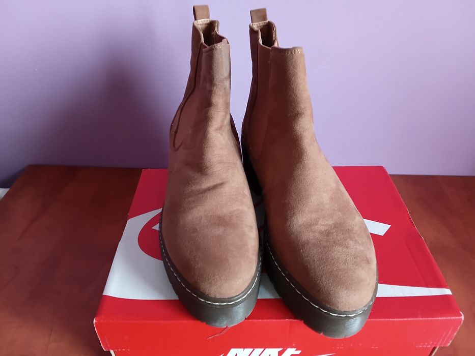 Vànd Ghete Dama Bershka  Marimea 38 Italia  Noi