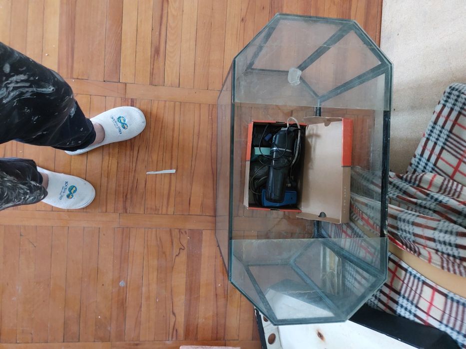 Аквариум б/у продам.