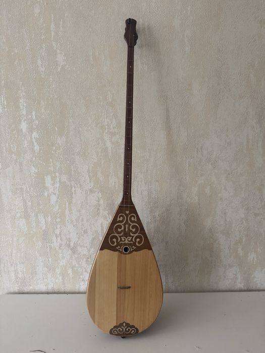 Домбыра профессиональная