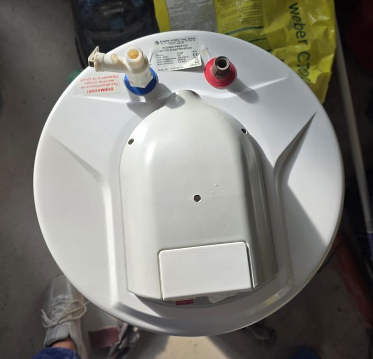 Бойлер 50 литра.