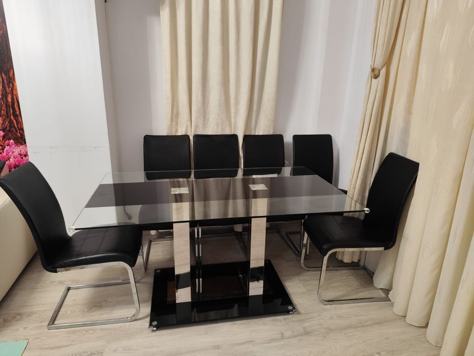 Masa sticlă 150x90, cu 6 scaune.