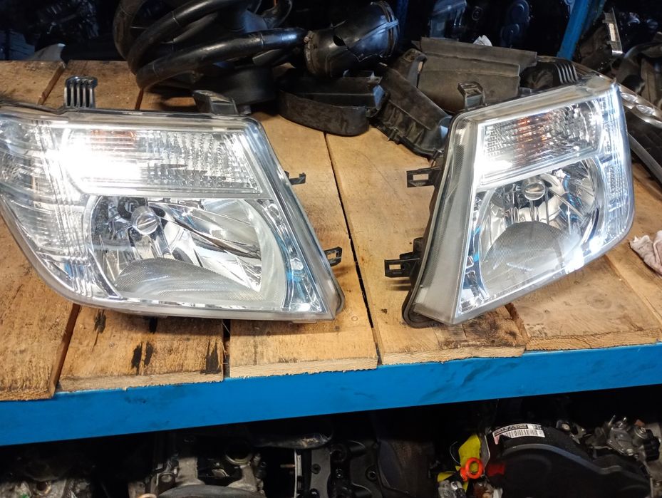 Far complet original faruri stanga si dreapta Nissan Navara d40 facelift 2014 model de europa fara prinderi rupte sau alte probleme