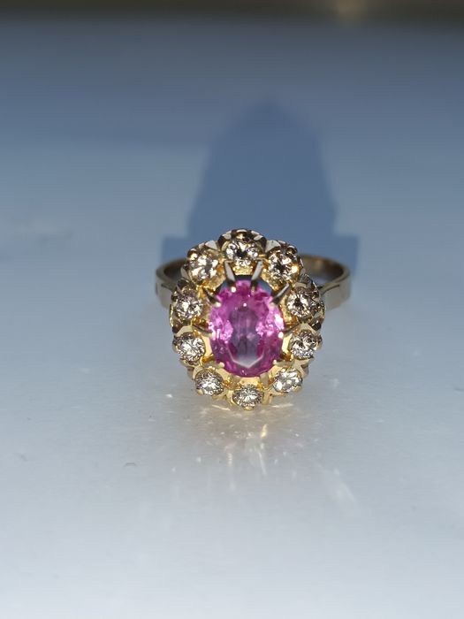 Продаётся бриллиантрвое кольцо Баку старзавод 750 пробы 7  граммов