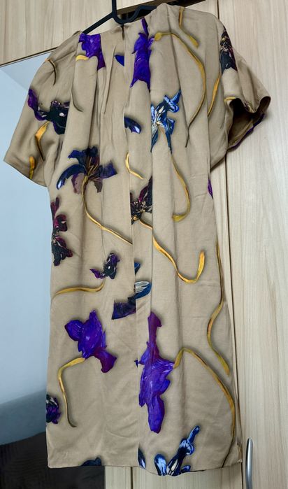 Рокля Escada цвят нюд