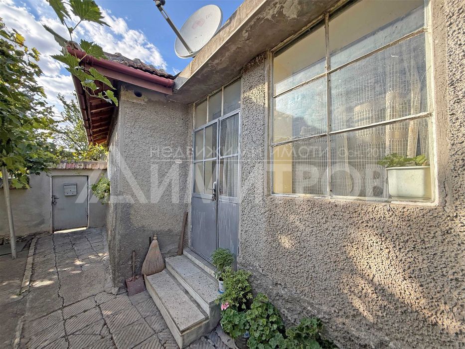 Продава се Къща в Нови пазар - 85 кв.м за 942 €/кв.м - Снимка #1