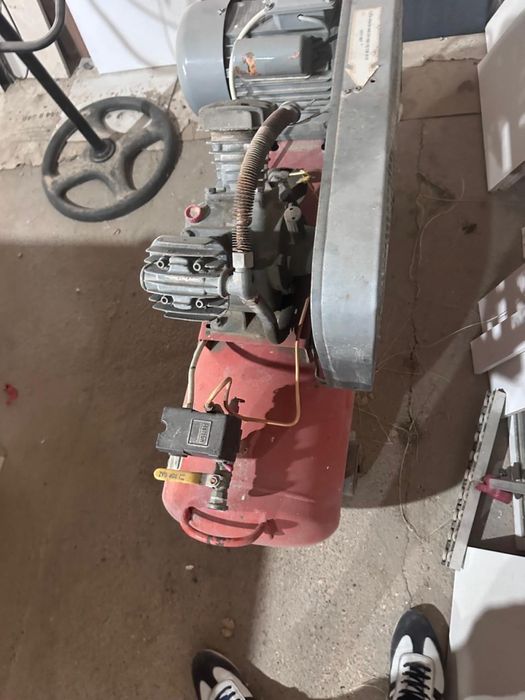 Продается Компрессор