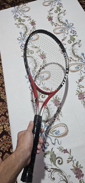 Tennis raketka sotiladi