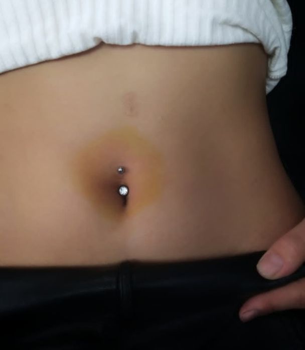 Прокол ушей, пирсинг, с выездом на дом.