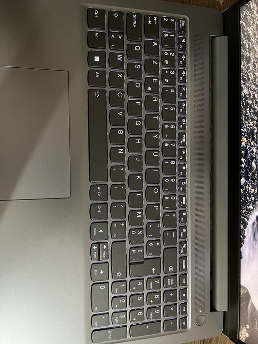 Laptop lenovo 16 GB 512 gb storage 16” inch