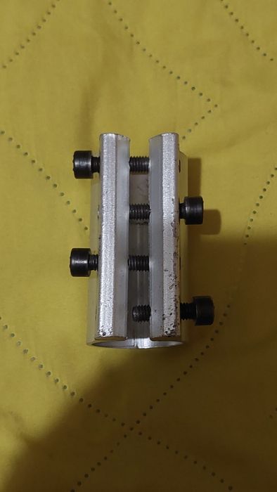 Зажим на трюковой самокат