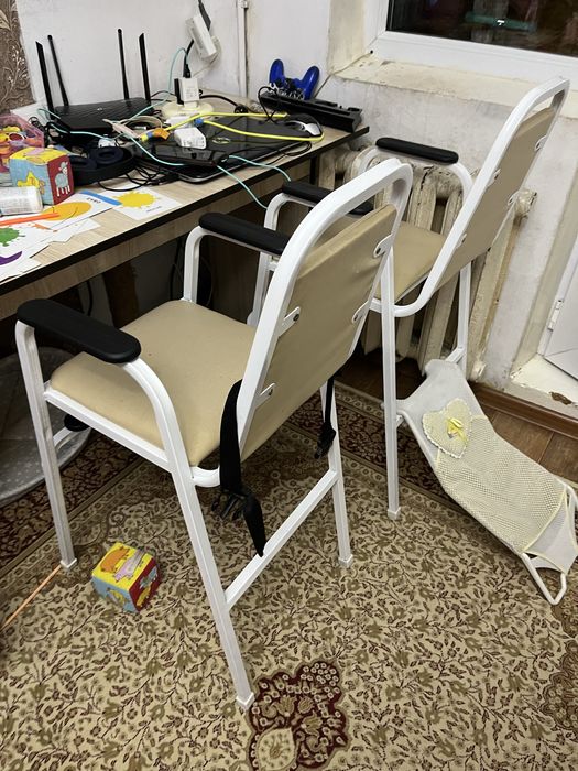 Стул высокий три штуки