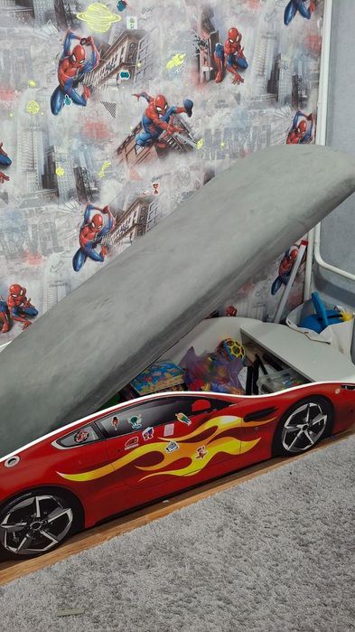 Кровать машина детская