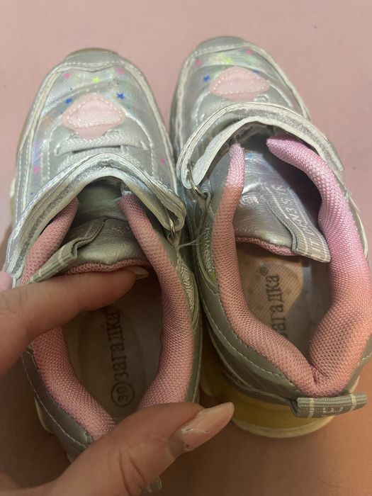 Продаются кроссовки