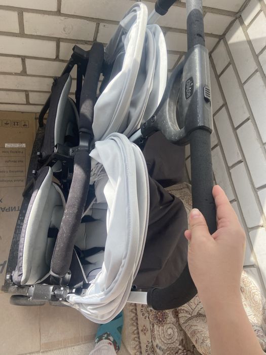 Продам двойную коляску в отличнлм состоянии