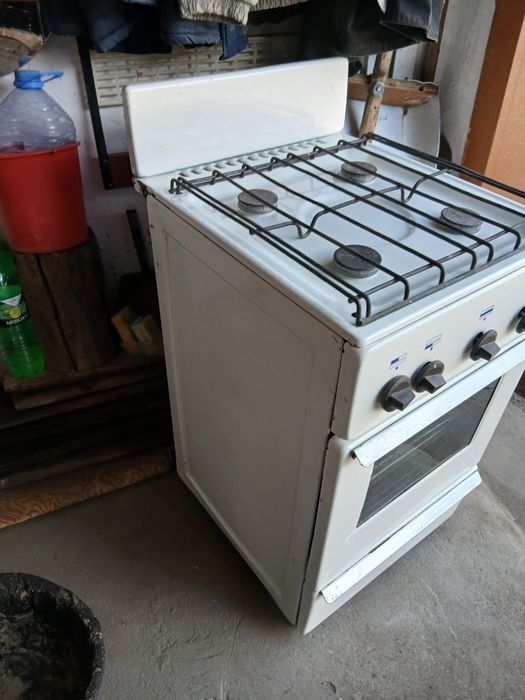 Продам  2 советские  газовые плиты